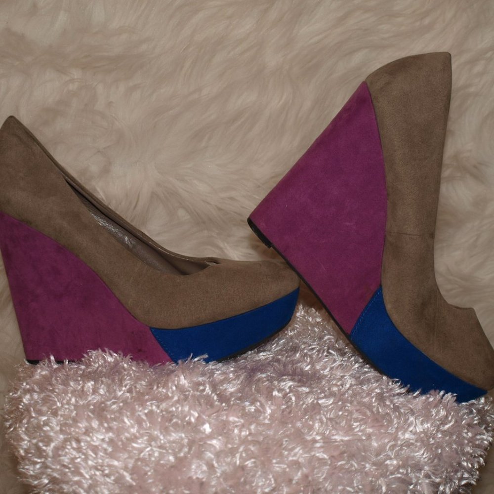 Suade WEDGES BY WORTHINGTON SIZE 8 Tan/Blue/Fucshia USED FOR PHOTO SHOOTS